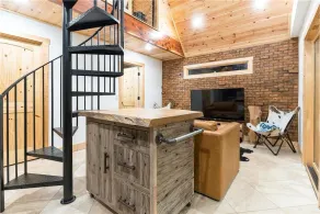 Tree House Oasis, conveniently located in the heart of Bentonville - Image 2