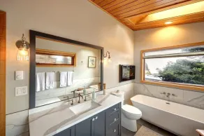 Stunning Ocean-front property, 5 Bedrooms + Den, 3 full Baths, Sleeps 14. - Image 3