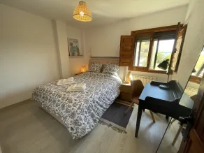 Cozy & lovely 2 bedroom apartment by the mountain - Image 3