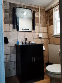 Upscale studio apartment newly remodeled - Image 3