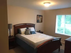 Beautiful 3 bed 2 bath house 2mi from ferry to downtown Seattle - Image 4