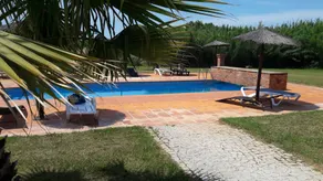 Casa con vista sulla piscina, ideale per famiglie. - Image 3