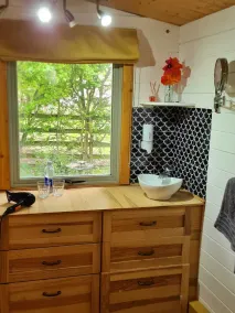 Family size wilderness style cabin just off the A1 - Image 3