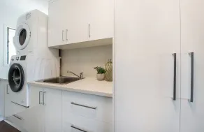 Stunning 4 Bedroom Holiday Home in the heart of Airlie Beach - Image 2