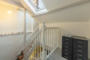 Une conversion contemporaine et élégante d'un ancien refuge de chalet. - Image 5