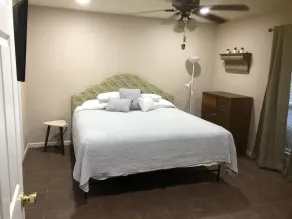 Newer built Three/two home - Open floor plane Outside gas barbecue and fire pit - Image 5