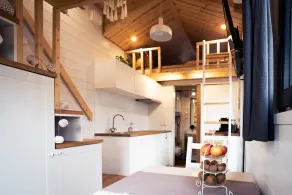 Tiny House mit Saunafass und Garten - Image 2