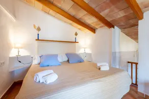 Holiday Home 'Can Jaumins' with Mountain View, Shared Pool & Wi-Fi - Image 4