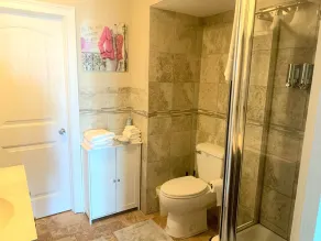 New-First floor lakefront, 160 ft dock, 2 minutes to Browns Beach & Restaurants! - Image 2