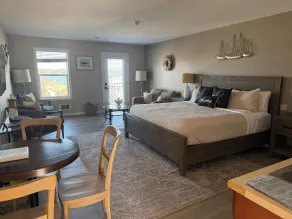 Coupeville Coveland Suite #3 - Image 4