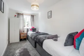 Free parking★ Gated Haven★ Stunning 2 Bed Apt ★WatfordFC/Hospital/Atria/Theater★ - Image 5