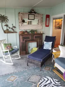 Cozy Lakeside Cottage - Image 3