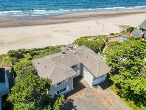 Das Haus am Meer auf einer Klippe verfügt über eine Gourmetküche und zusätzlichen Wohnraum auf der unteren Ebene! - Image 2
