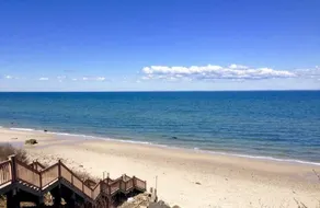 Renovated Cozy Chic North Fork Cottage, steps away from the Beach & Wine Trail!! - Image 4