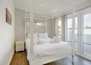 2 bedroom accommodation in Wootton Bridge, Nr Cowes - Image 5