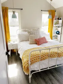 Adorable Two-Bedroom Carriage House with Patio - Image 5