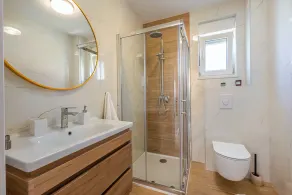 4 Star Apt, 16 m2 Terrace & Some SeaView, 4min walk to beach, 2 private parking - Image 2