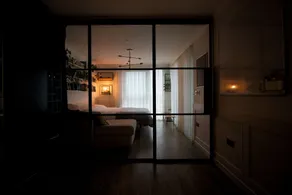 Luxury Surrey Quays Apartment - Image 5