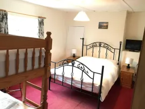Farmhouse - Sleeps 6 & Pets Allowed - Image 4