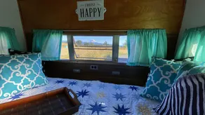 Vintage Sunline Trailer with View of Mt Rainier, 1hr from Mt Rainier - Image 5