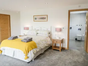 THE ANNEXE, romantic, with a garden in Llanfairpwllgwyngyll - Image 4