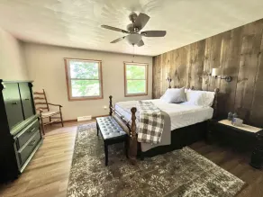 Quiet country setting with walking trails and large pond - Image 3