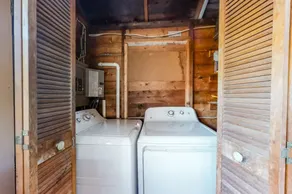 Rustic, sunny cottage w/ deck & W/D - walk to the beach & town! - Image 2
