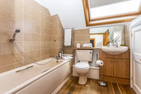 Converted Stable Barn sleeping 6 people in 3 bedrooms. - Image 4
