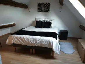 Cozy village house with exposed beams - Image 4