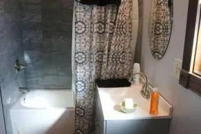 Small House, 2 queen bedrooms, 1 bath, on route 33 - Image 4