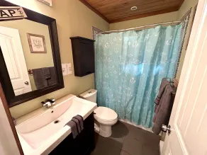 Accogliente cabina Cariboo - Anglemont, BC. North Shuswap - Image 2