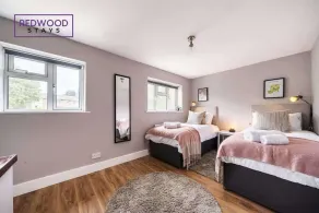 2 Bed 1 Bath House, Perfect for Corporate, Contractors & Families Free Parking, Garden, Netflix By Redwood Stays - Image 4