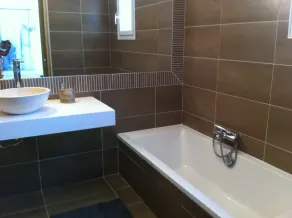 LUXURY VILLA CLIMATISEE, OPVARMET SVEMBAD, NÆR STRAND - Image 2