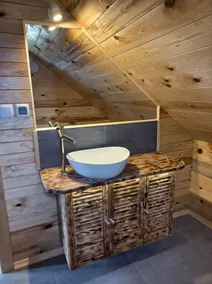 2 - bedroom mountain chalet with sauna and hot tub - Image 3