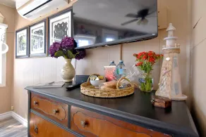 The Hideaway- Lake view Cottage In Wine Country - Image 2