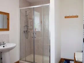 2 bedroom accommodation in Manordeilo, near Llandeilo - Image 3