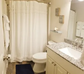 King Bed! Cozy Amelia Island Gem just steps to the beach. - Image 2