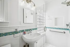 Charming Updated Canal Front 3 Bedroom Cottage - Image 2