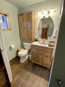 Lakefront Cabin Retreat - Image 2