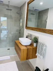 One Acre Retreat Silverleaves Phillip Island Walk to Beach & Cowes - Image 2