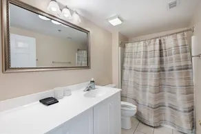 DT~Free Parking~Kitchen~Airport 10 min~ W/D~ WiFi - Image 4