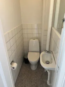 Classic Brown Stone Apartment - Image 4