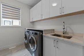 🍁Brand new, cheerful, exquisite 4 BR house,fast wifi,parking🏆 - Image 4