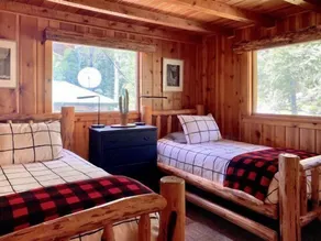 Rustic Mountain Cabin- Mountain Views, close to hiking and fishing - Image 5
