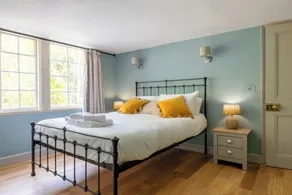 The Old School Rooms Beautiful Georgian apartment, sleeps 12 with Wifi and Parking, near Bath - Image 3