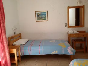2-Bed 2-Bath Olive Tree Cottage - Sleeps 4 - Image 5