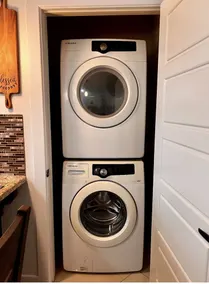 Cozy Condo close to airport and shopping - Image 3