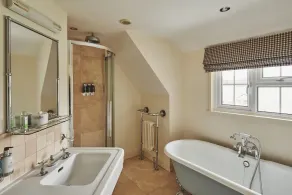 Stunning Coach House in Sussex - Image 3