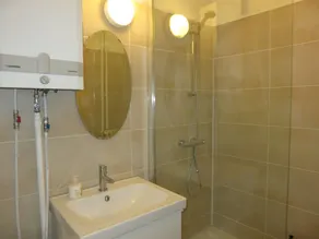Newly Renovated Apartment - Image 4