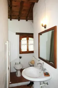 Fin lejlighed i villa for 4 gæster med pool, WIFI, TV og terrasse - Image 3